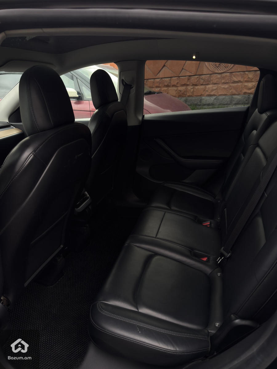 Tesla Model Y Long Range - image 9