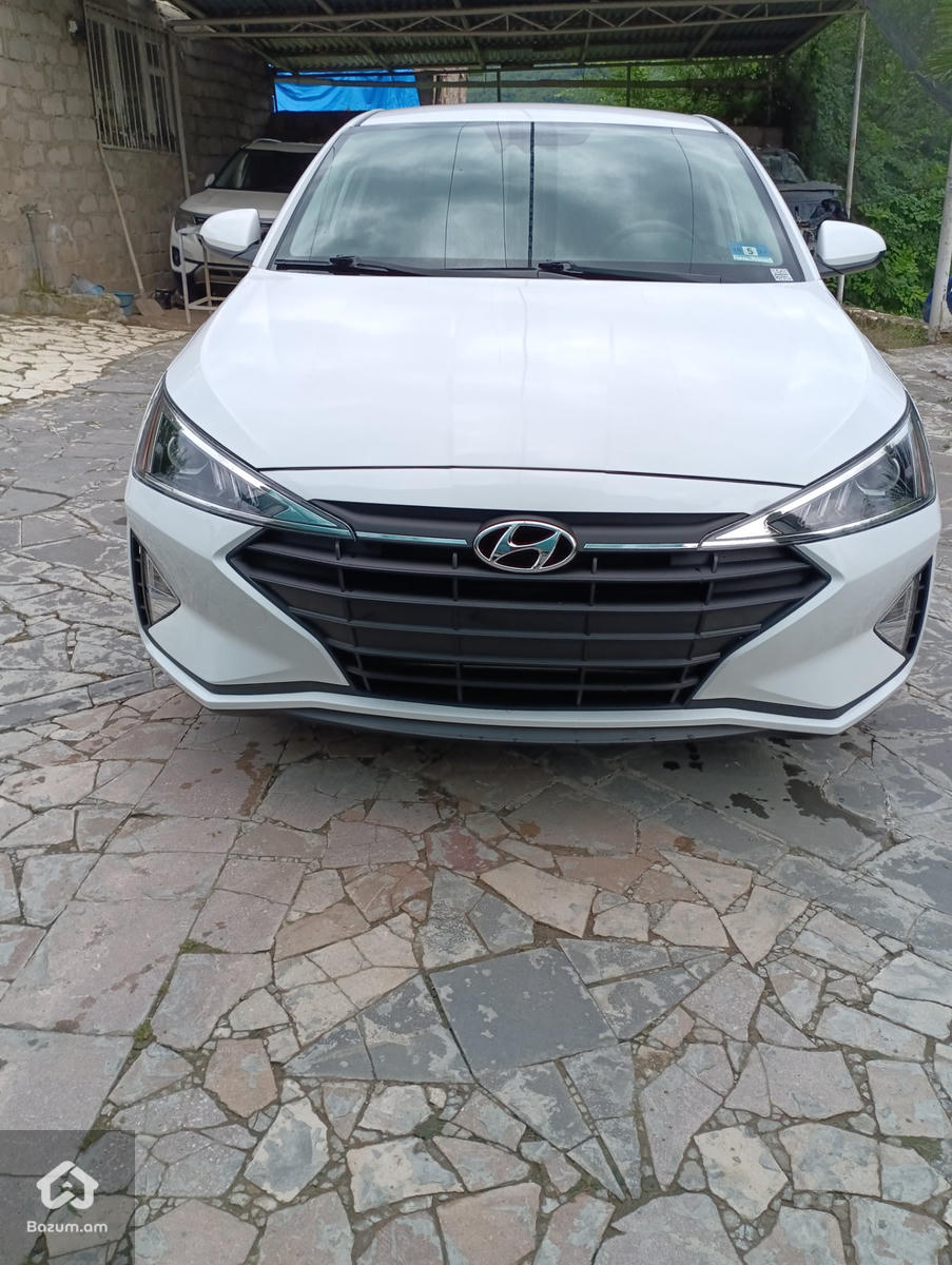 Hyundai Elantra - image 2