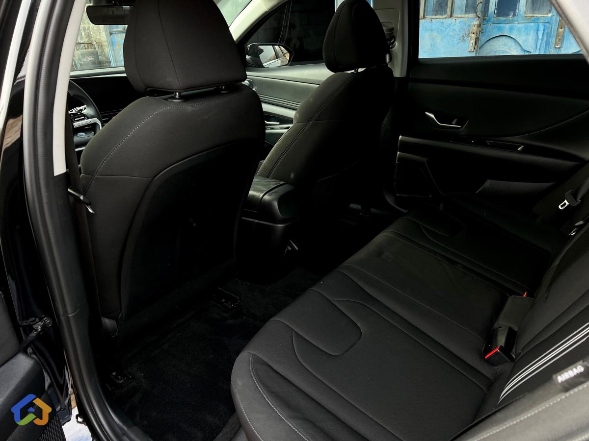 Hyundai Elantra - image 11