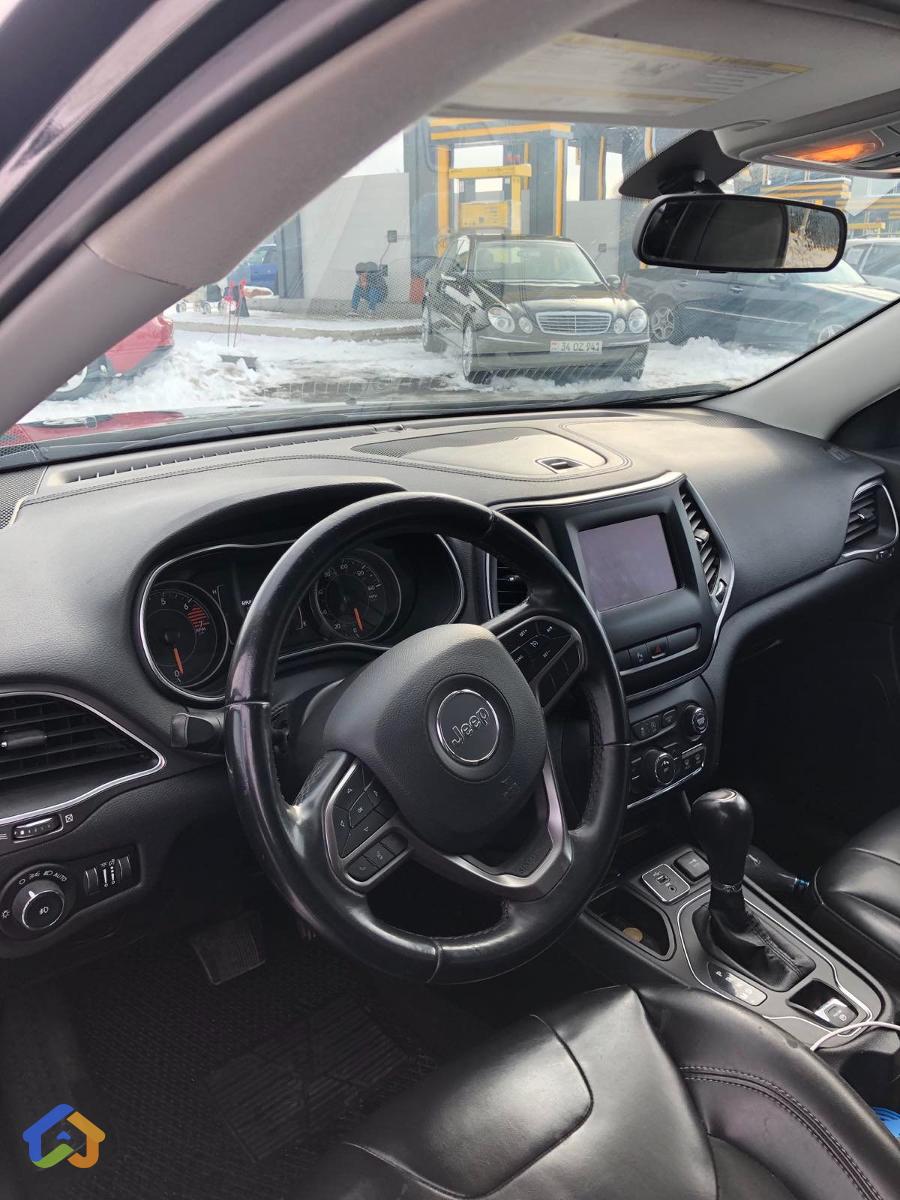 Jeep Cherokee - image 12