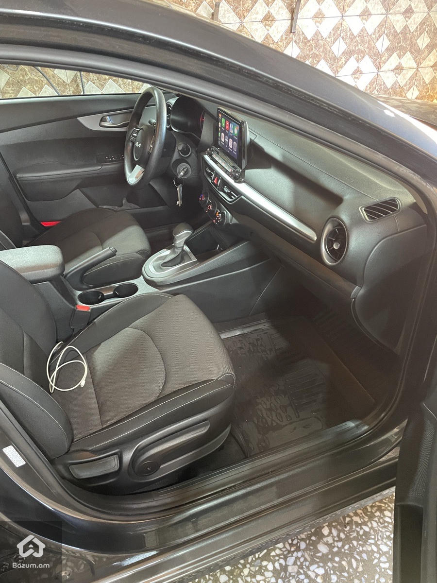 Kia Forte - image 8