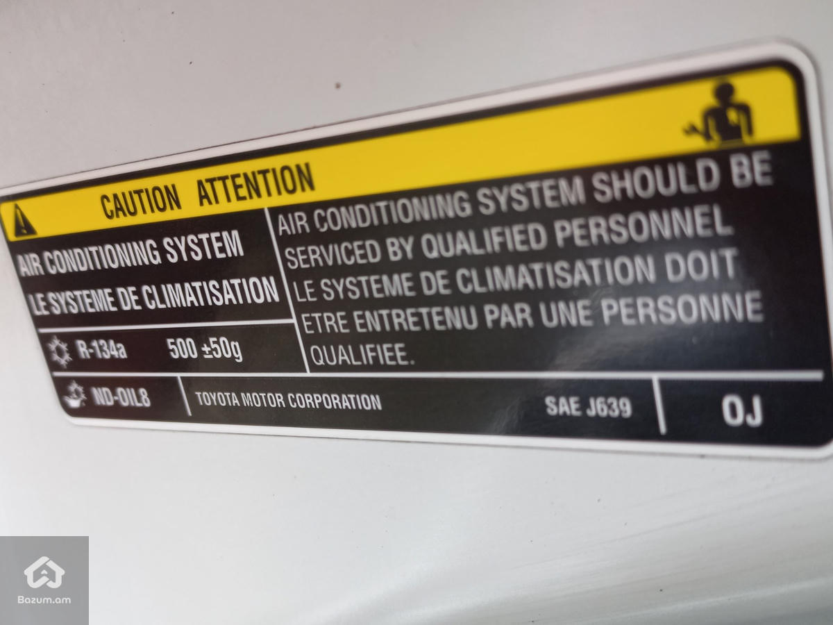 Toyota Camry - image 25