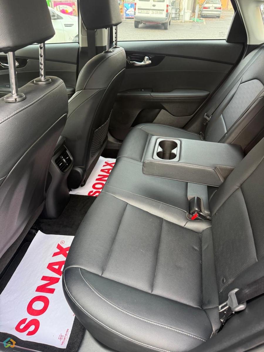 KIA FORTE EX - image 7