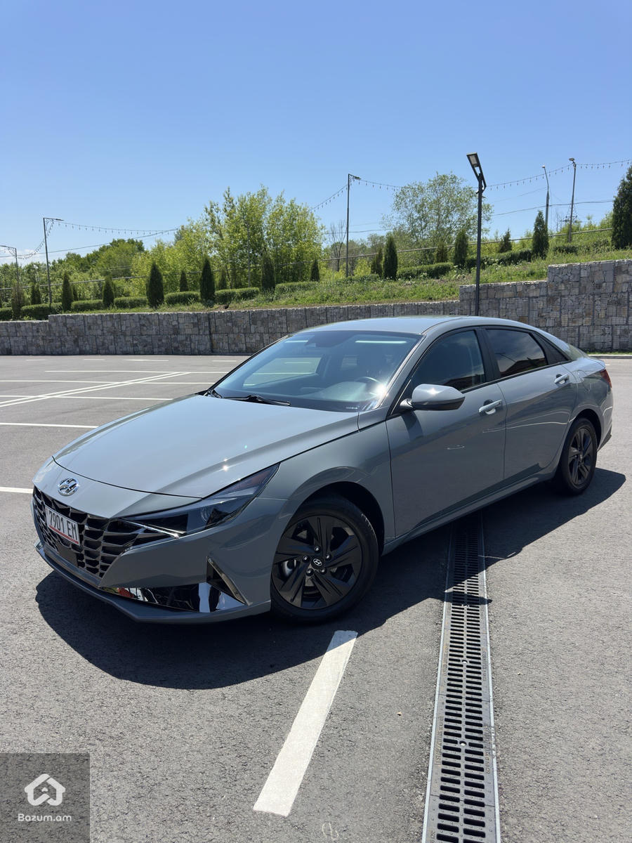 Elantra - image 2