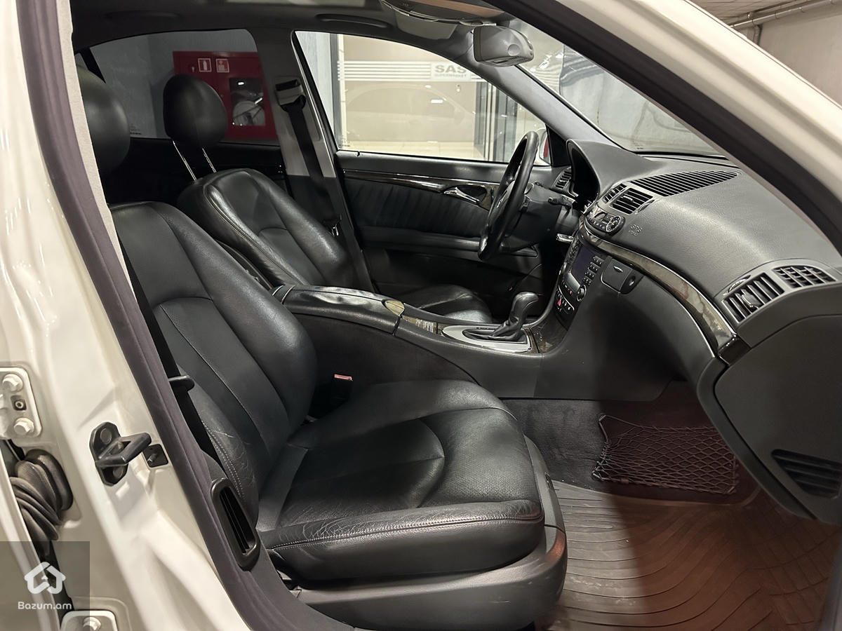 Mercedes E320 - image 10