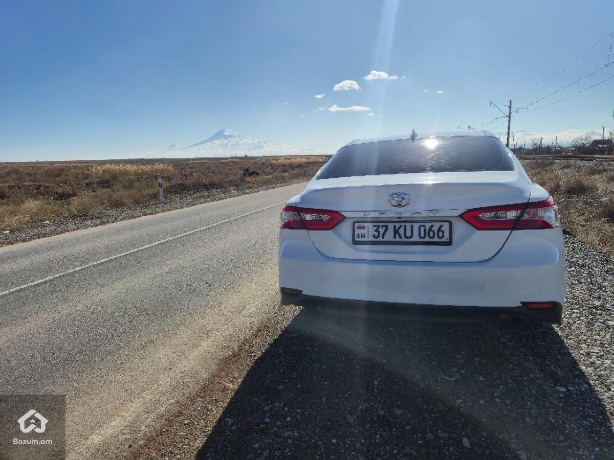 Toyota Camry 2020 - image 4