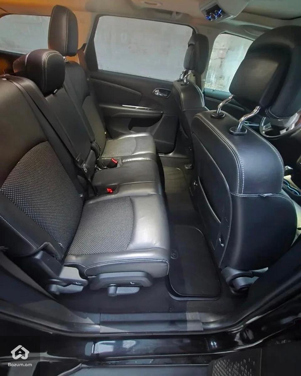 Dodge Journey Crossroad  - image 9