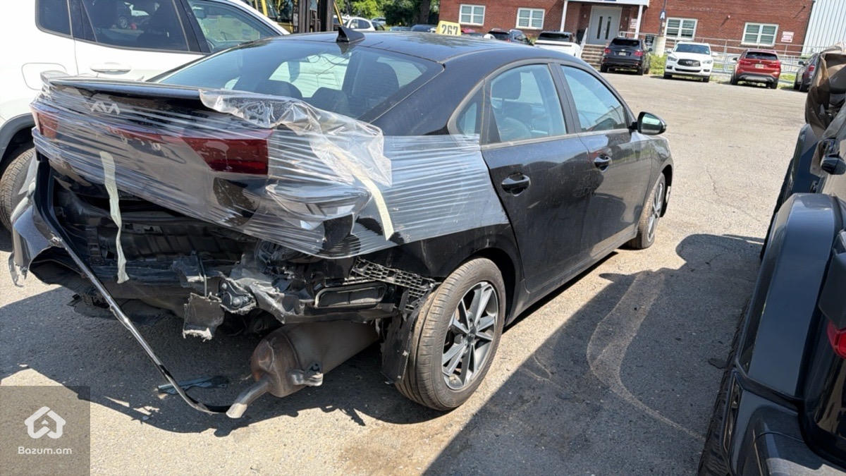Kia Forte LXS - image 8