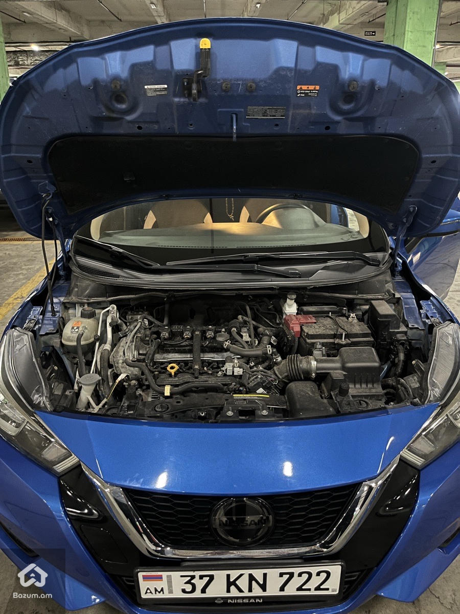 Nissan Versa - image 11