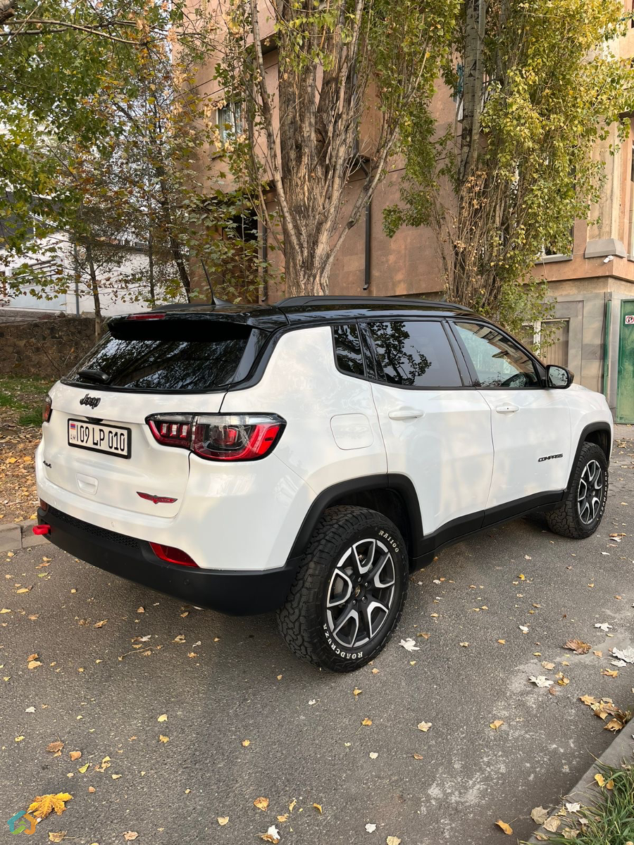 Jeep Compass Trailhawk - image 2