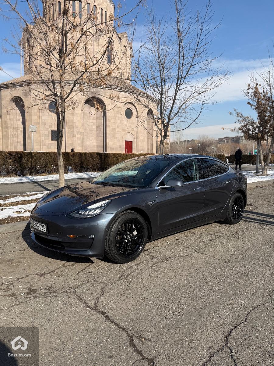 Tesla Model 3 Long Range - image 1