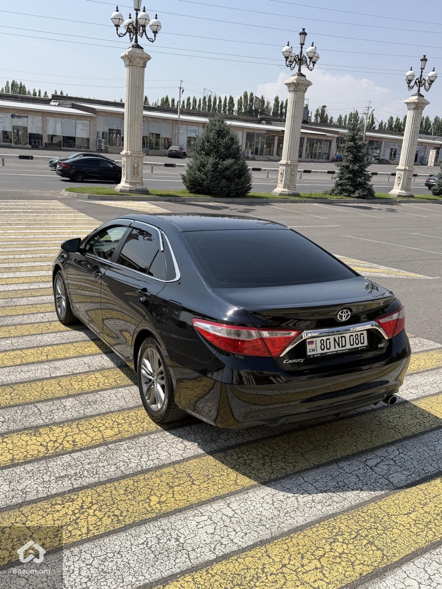 Toyota Camry - image 8
