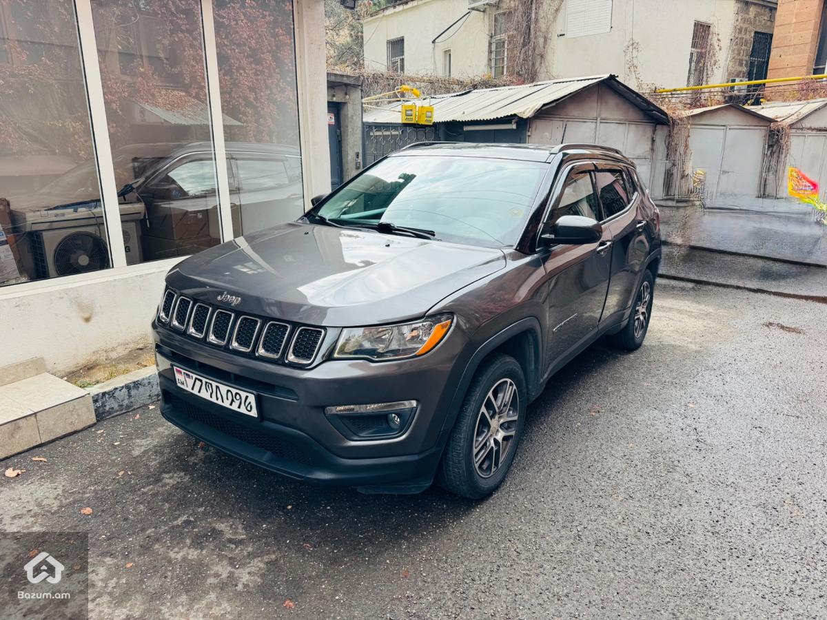 2018 Jeep Compass Latitude - image 2