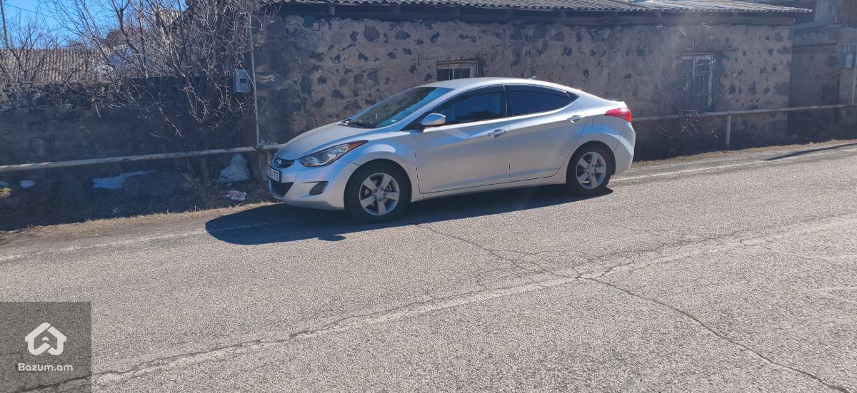Hyundai Elantra - image 8