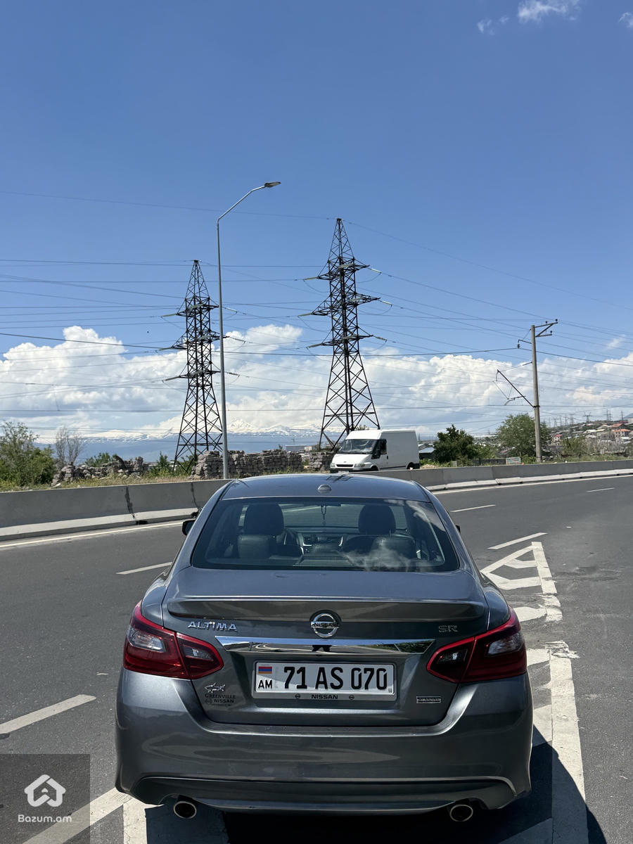 Nissan Altima SR - image 3
