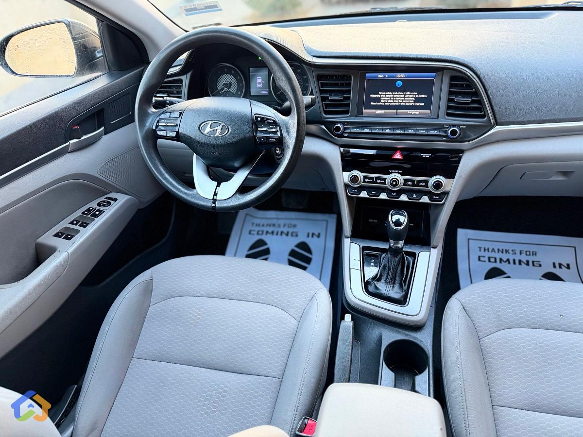 Hyundai Elantra Sel - image 6