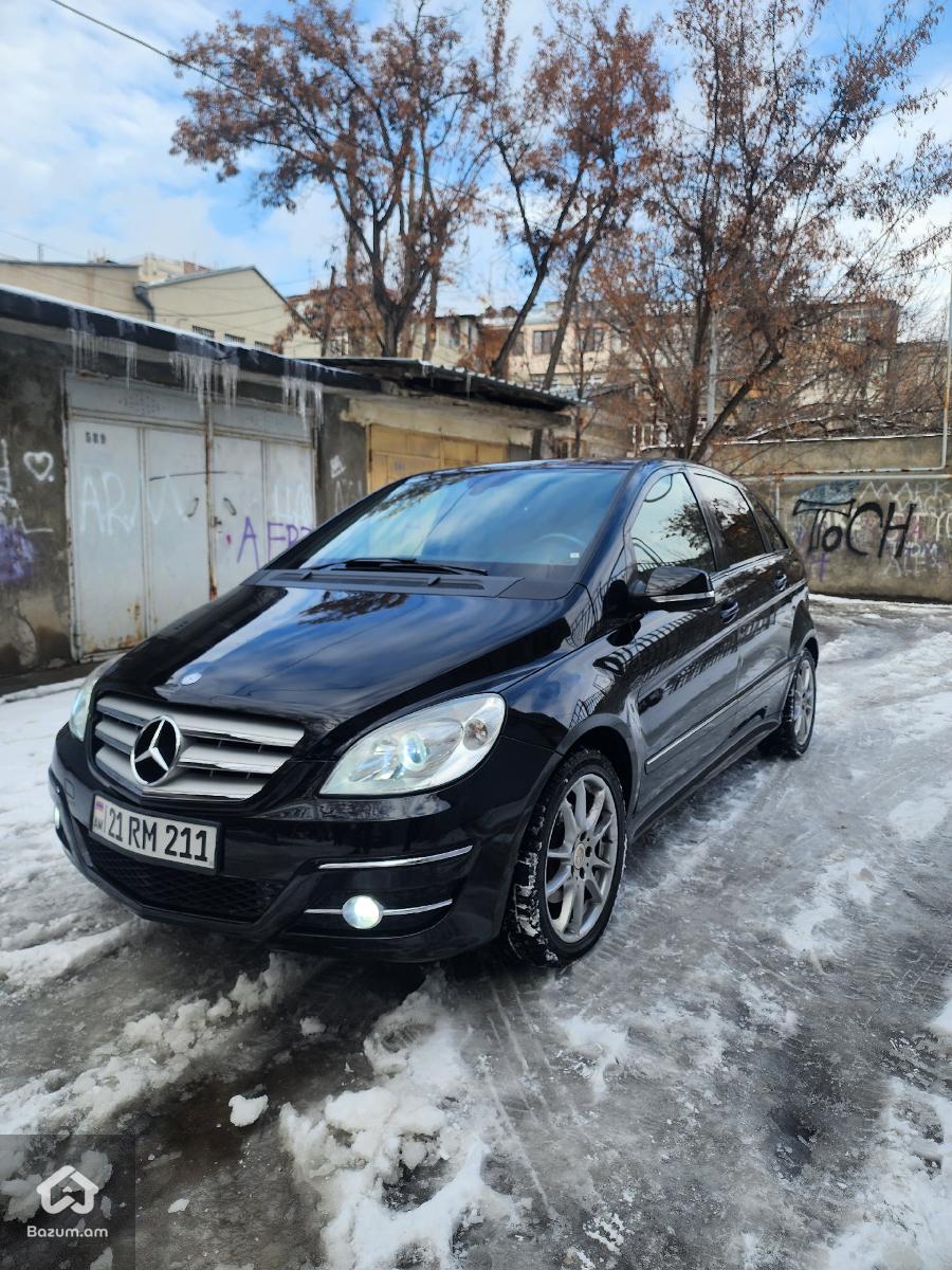 mercedes benz B200 - image 1