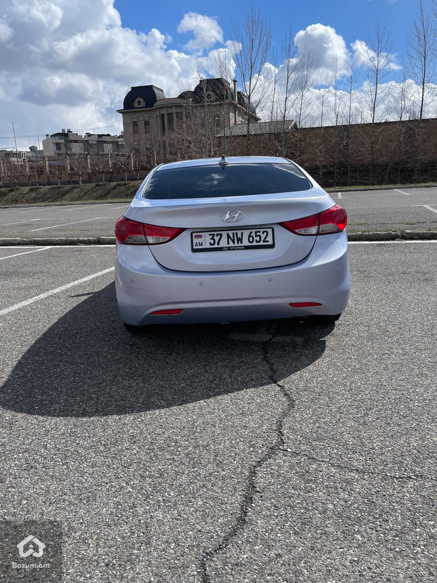 Hyundai Elantra 1.8l - image 8