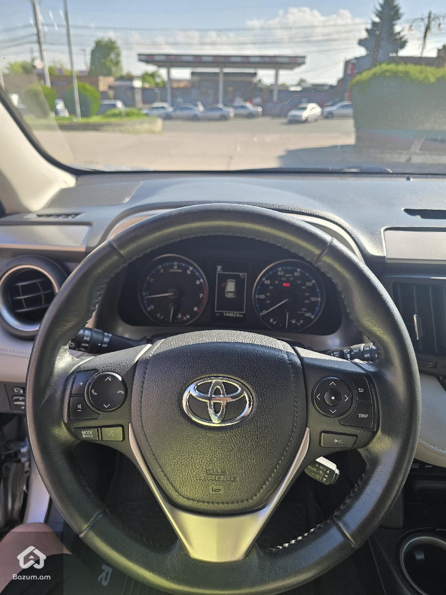 Toyota Rav4 XLE - image 16