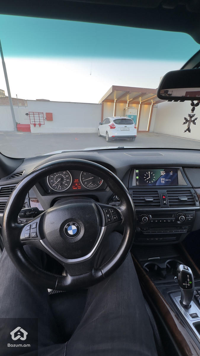 BamW X5 E70 - image 12