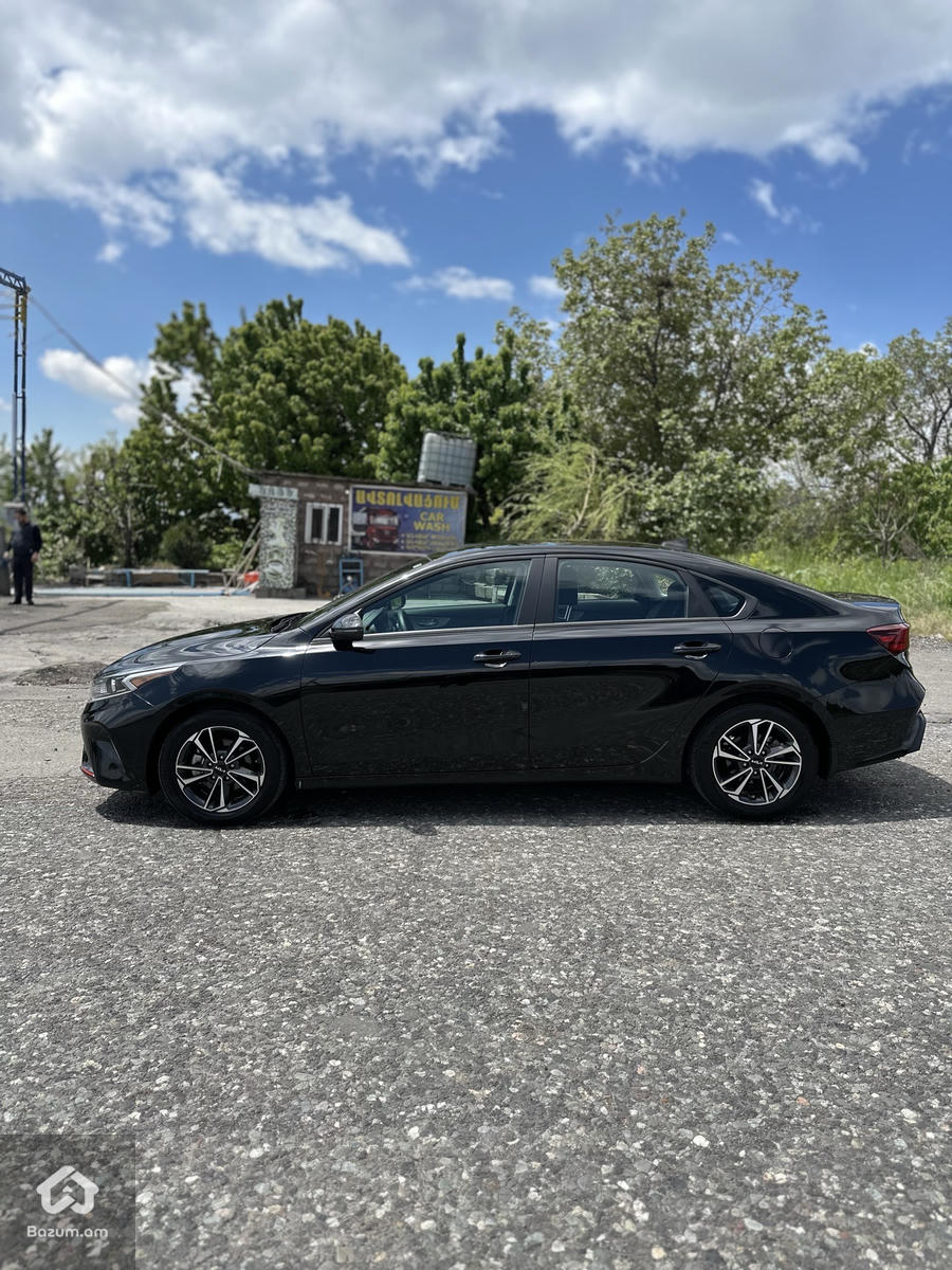 Kia Forte - image 5