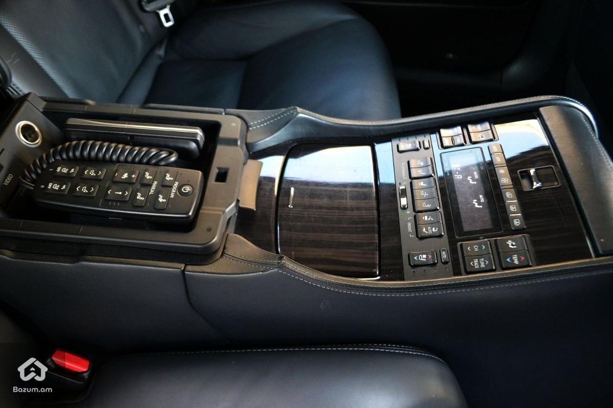 Lexus LS460l AWD - image 6