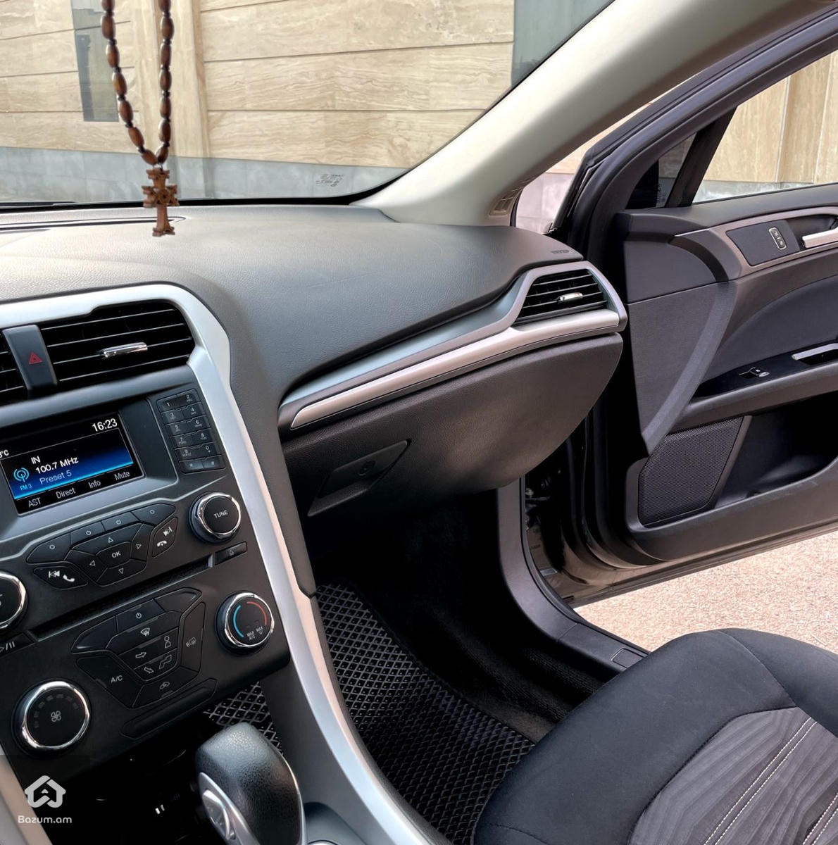 Ford Fusion - image 9