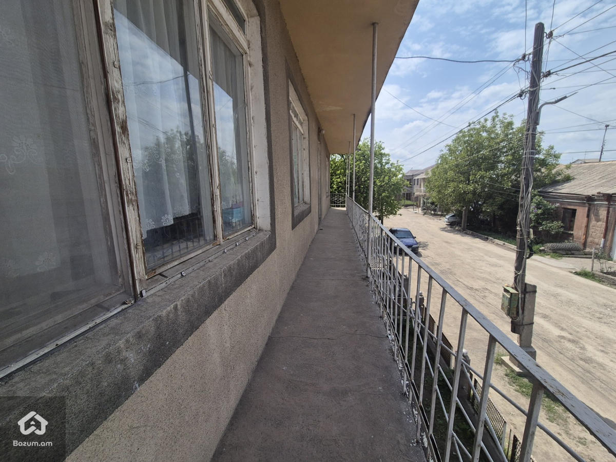 Երկու հարկանի քարե տուն  - image 21