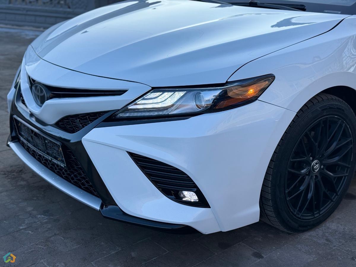 Toyota Camry V70 Xse - image 8