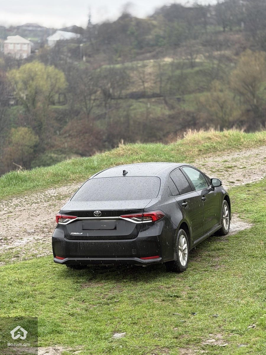 Toyota Corolla - image 12