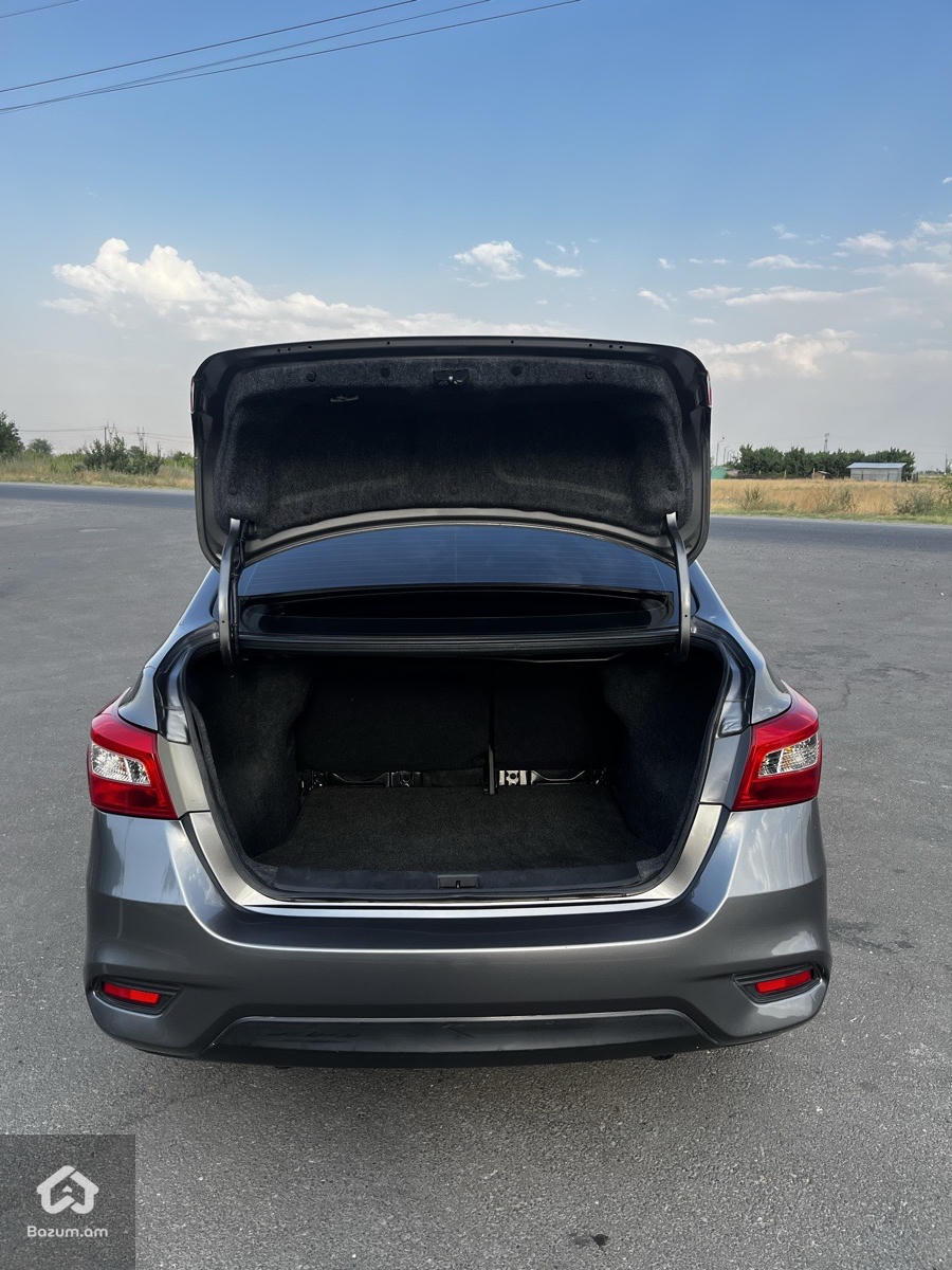 Nissan Sentra SV - image 10
