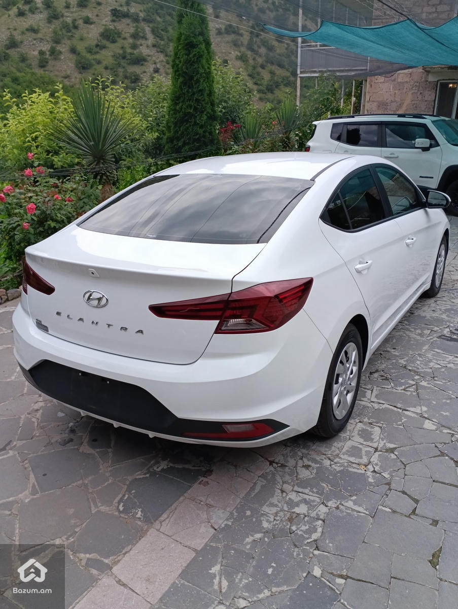 Hyundai Elantra - image 7