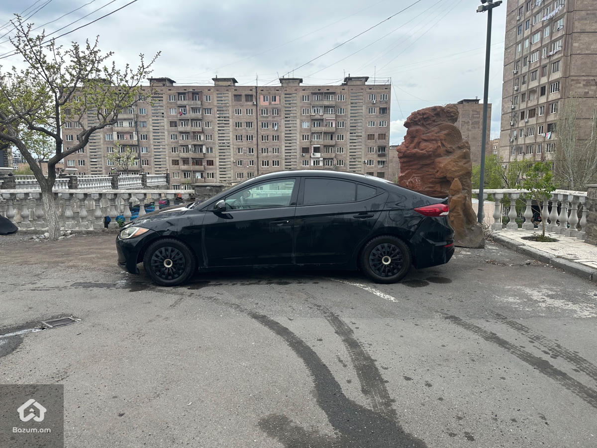 Hyundai Elantra - image 3