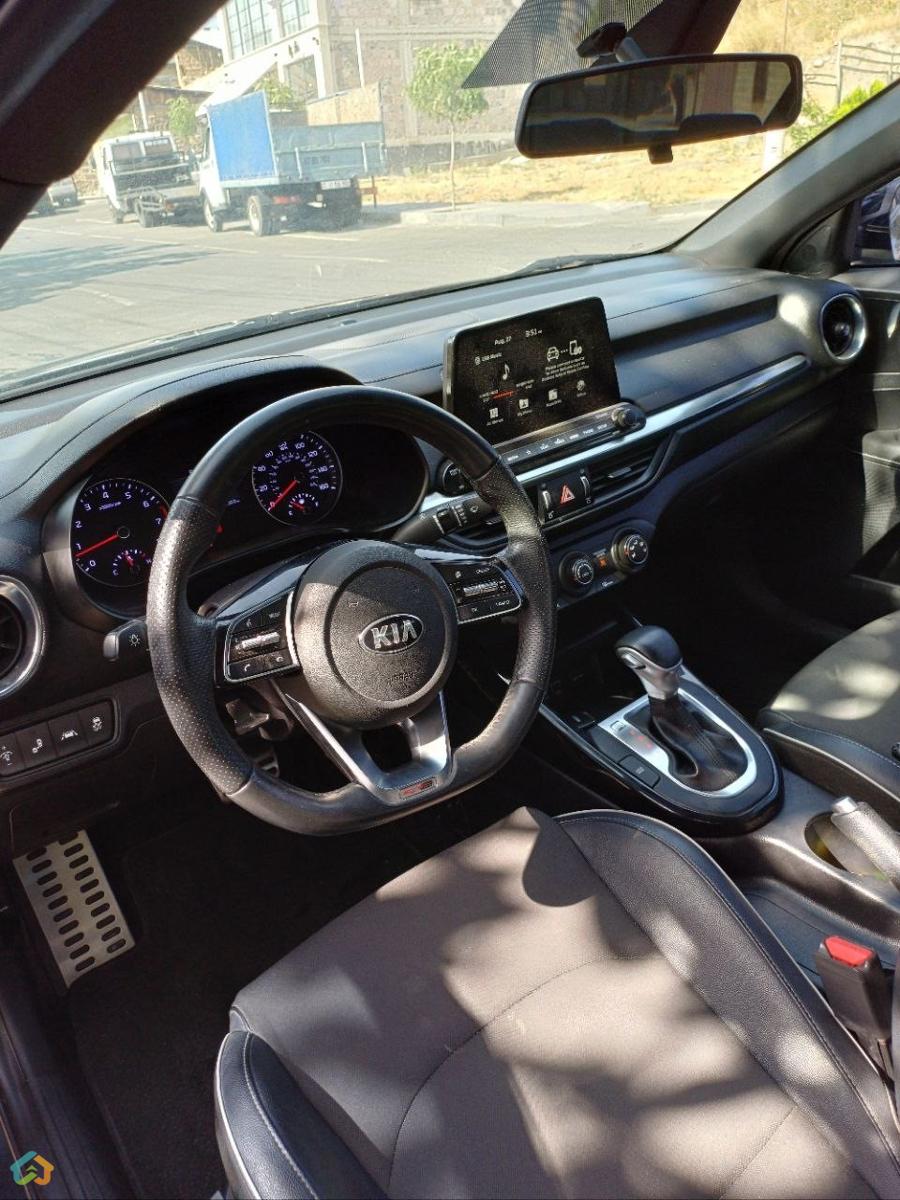 Kia Forte GT Line - image 2