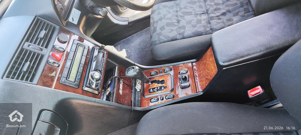 Mercedes Benz - image 6