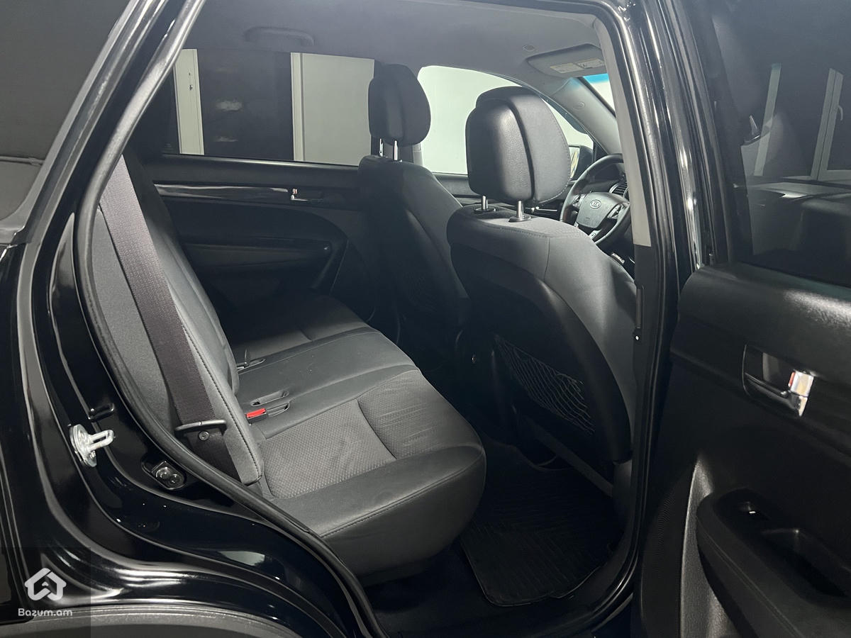 Kia Sorento 2011 - image 9