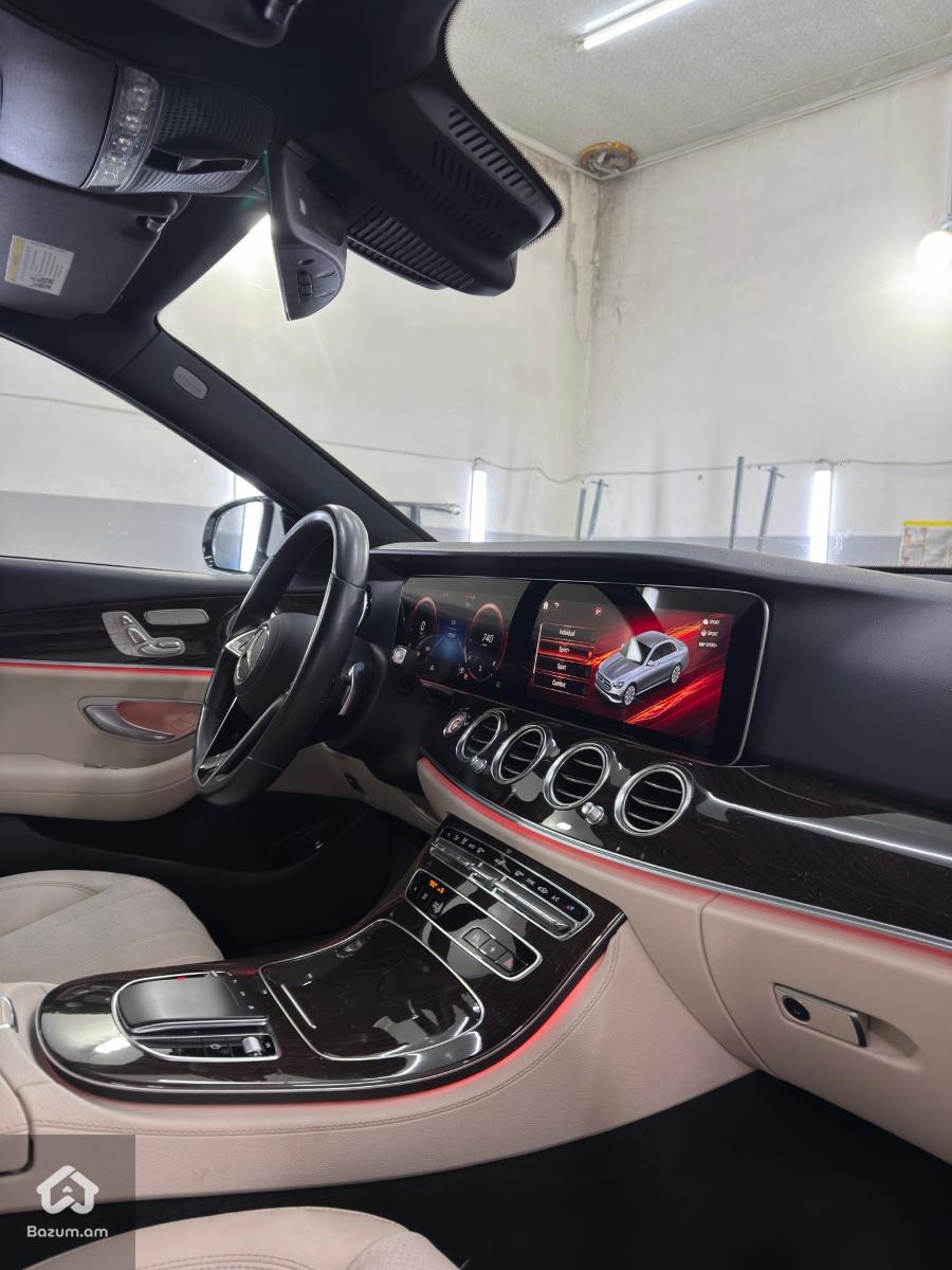 Mercedes Benz - image 8