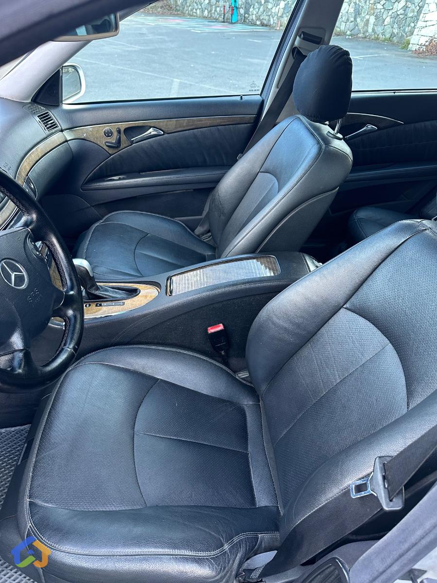 Mercedes Benz E320 - image 8