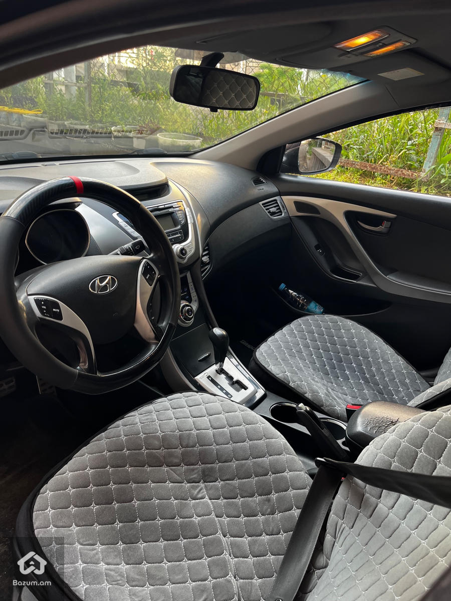 Hyundai Elantra - image 9