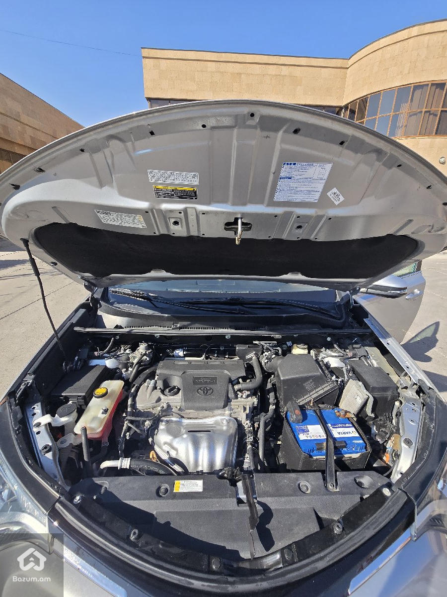 Toyota Rav4 XLE - image 20