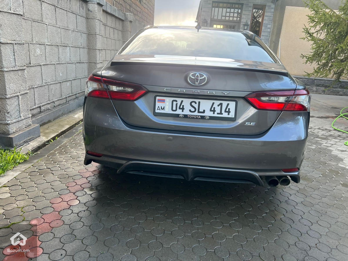 Toyota Camry - image 5