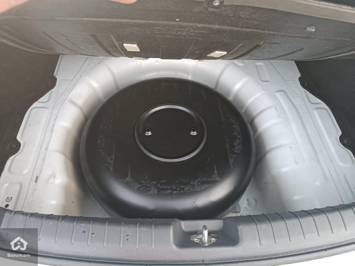 HYUNDAI ELANTRA  - image 9