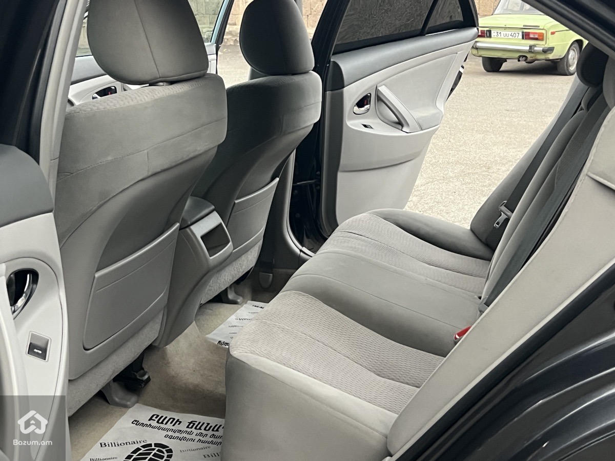 Toyota Camry 2011 - image 10