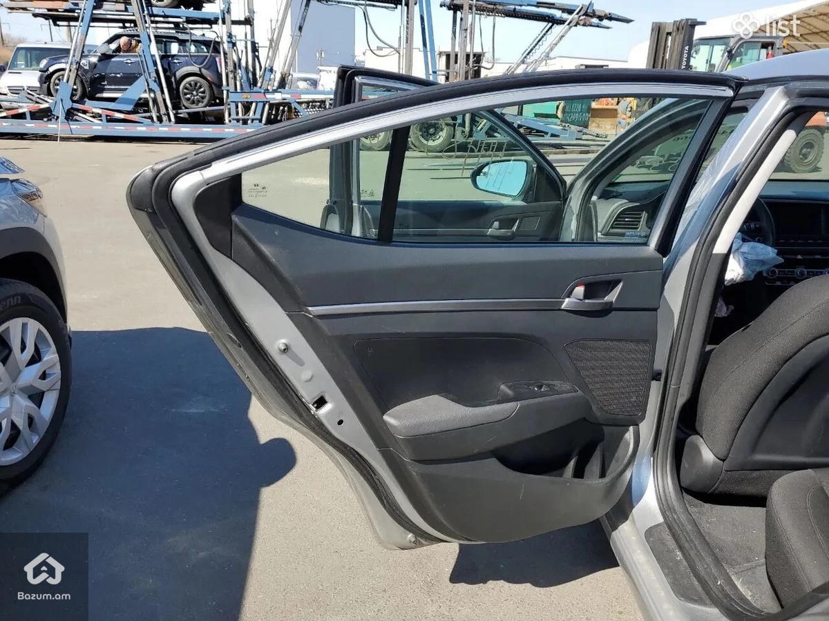Hyundai Elantra SE 2020 - image 7