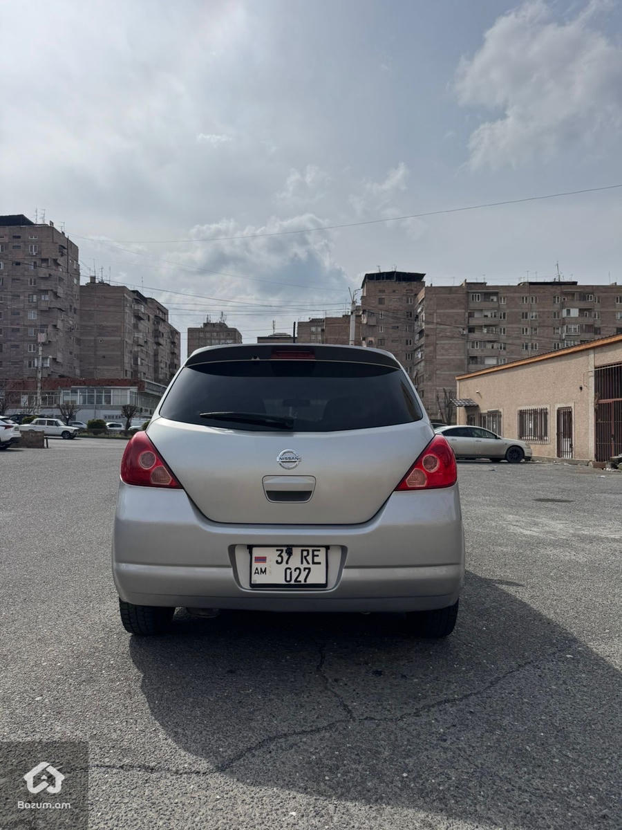 Nissan Tiida Axis - image 6