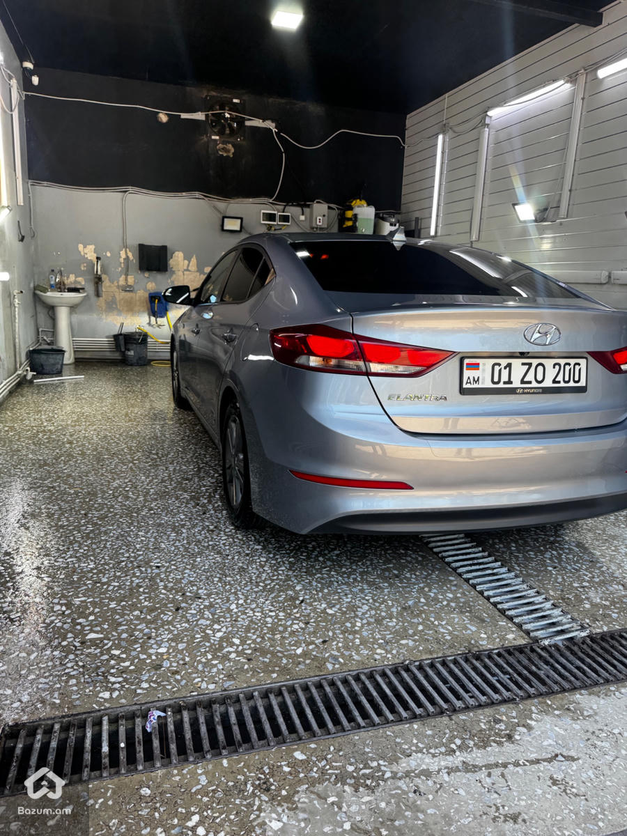 Hyundai Elantra - image 3