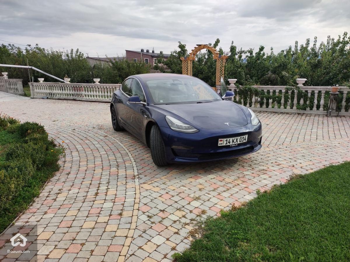 Tesla Model 3 - image 1