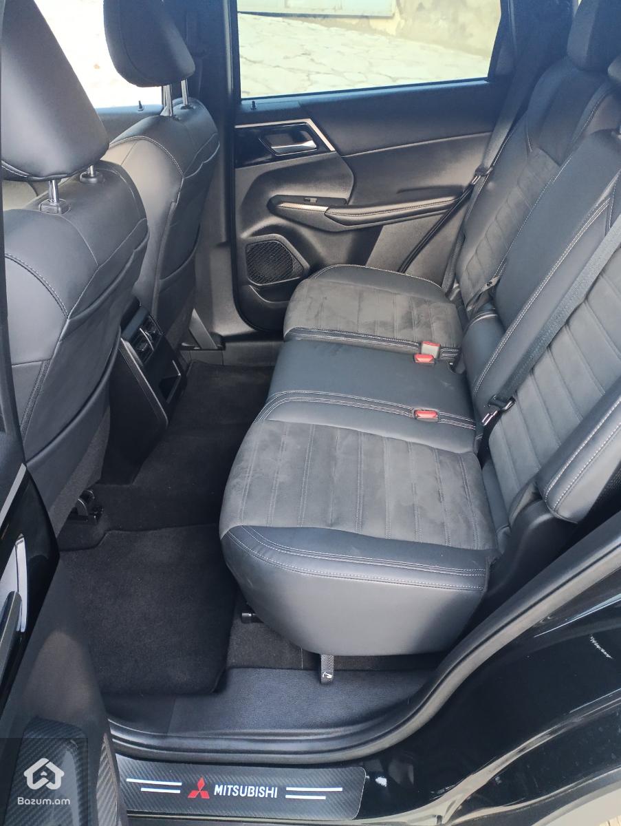 Mitsubishi Outlander SE - image 9