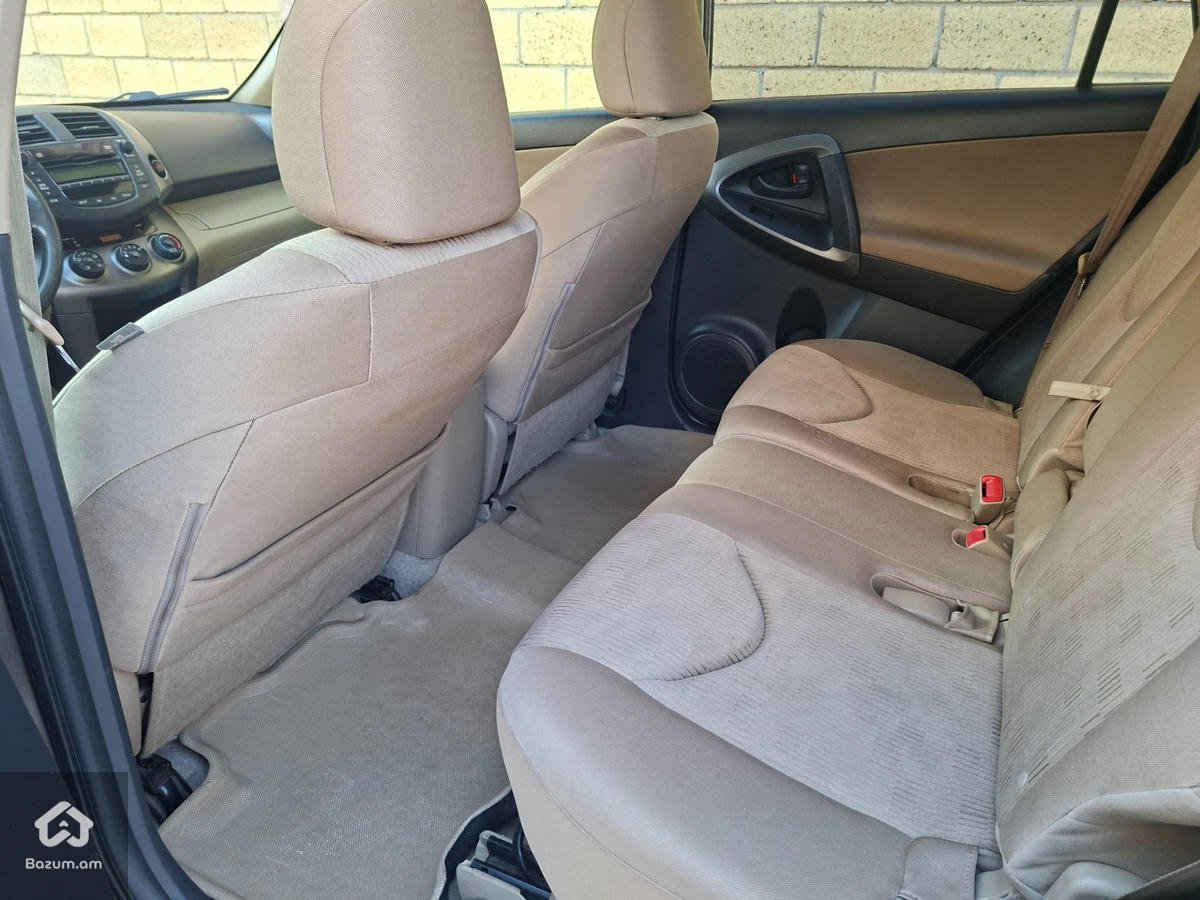 RAV 4 - image 8