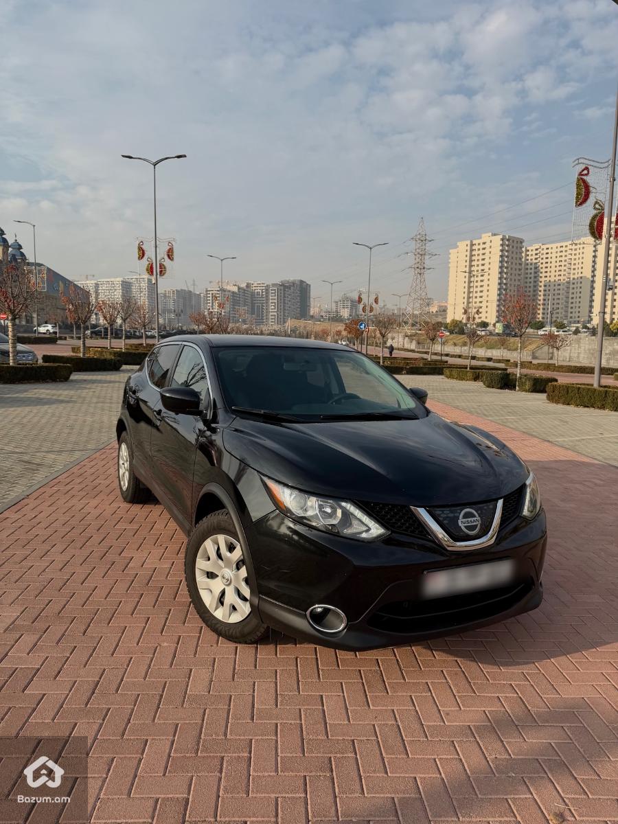 Nissan Rogue - image 1